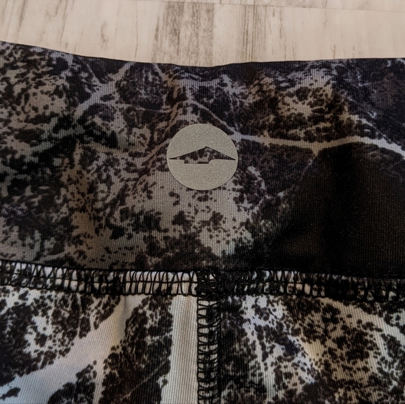 Like-New Set of Avia Marbled Gray Activewear Shorts and Leggings Size XS‎ and S - Picture 9 of 12